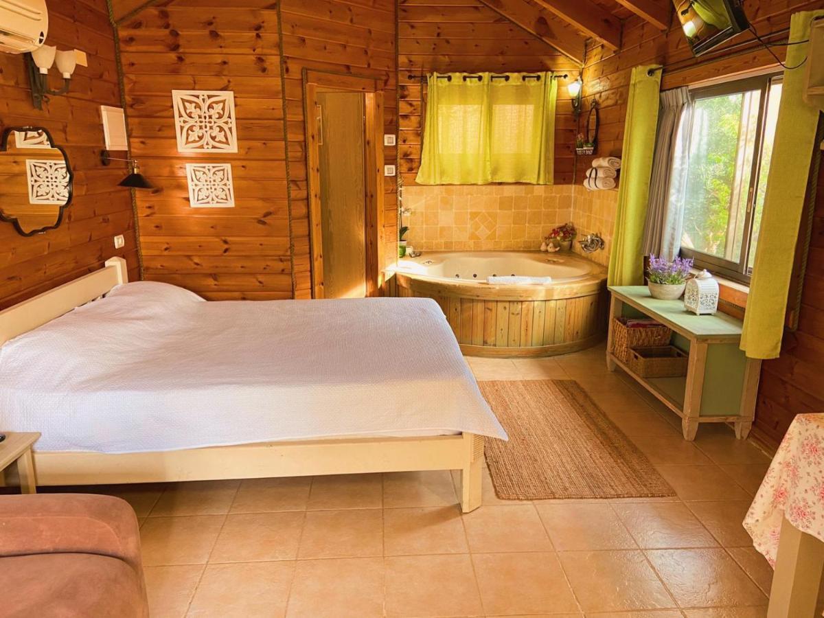 Julie'S Cabins Neot Golan Kültér fotó