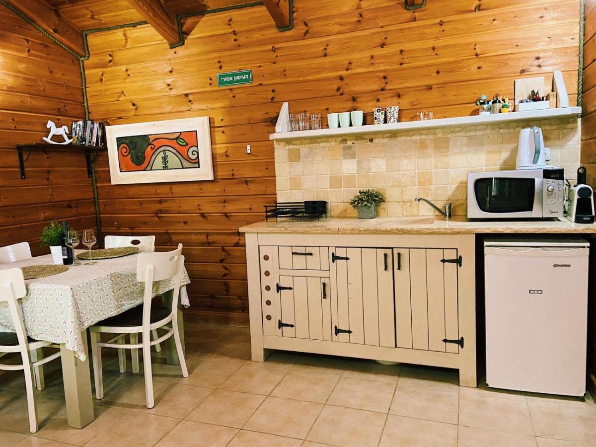 Julie'S Cabins Neot Golan Kültér fotó