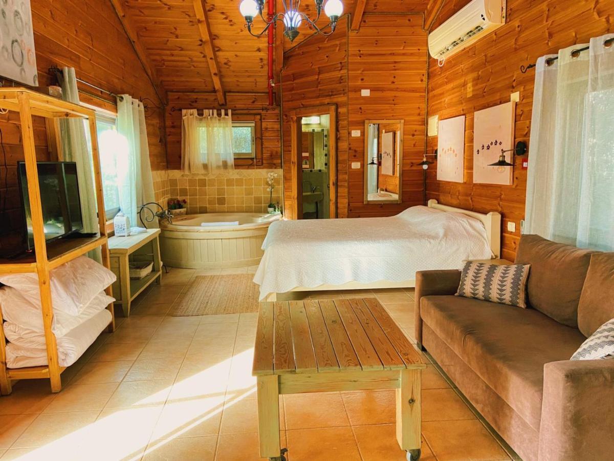 Julie'S Cabins Neot Golan Kültér fotó